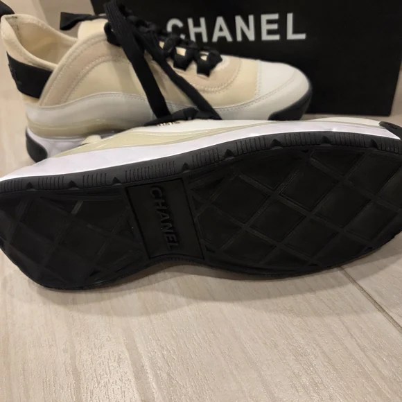 CHANEL Cream, White & Black CC Logo Platform Sneakers - Picture 3 of 3